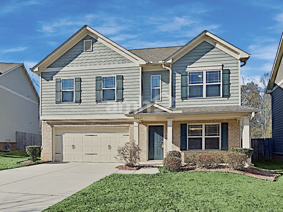 4863 Clarkstone Dr in Flowery Branch, GA - Foto de edificio