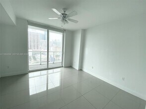 244 Biscayne Blvd, Unit 1604 in Miami, FL - Foto de edificio - Building Photo