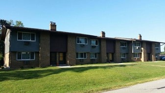 14005-14055 W Kostner Ln in New Berlin, WI - Building Photo