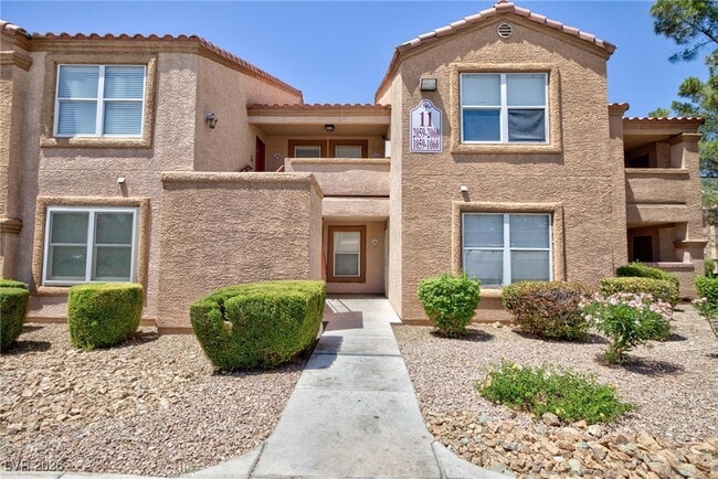 1150 N Buffalo Dr in Las Vegas, NV - Foto de edificio - Building Photo