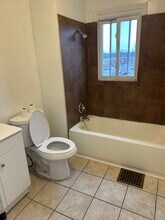 16575 Libby Rd in Maple Heights, OH - Foto de edificio - Building Photo