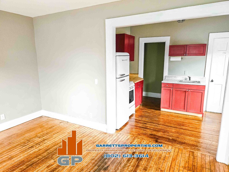 31 E State St, Unit 2 in Montpelier, VT - Building Photo
