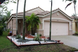 1084 Golden Cane Dr in Weston, FL - Building Photo - Building Photo