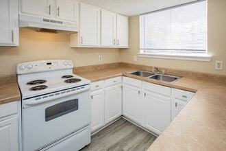 Forestwood Apartments in Slidell, LA - Building Photo - Interior Photo