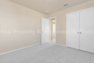 411 Cranbrook Ln in Grand Prairie, TX - Building Photo - Building Photo