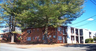 Holland Apartments in Winston-Salem, NC - Building Photo