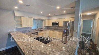 3297 20th Ave SW in Largo, FL - Foto de edificio - Building Photo