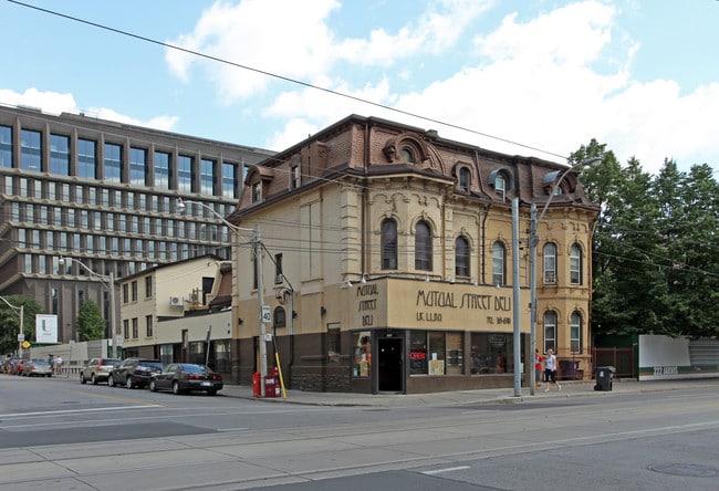 154 Dundas St E in Toronto, ON - Building Photo - Building Photo