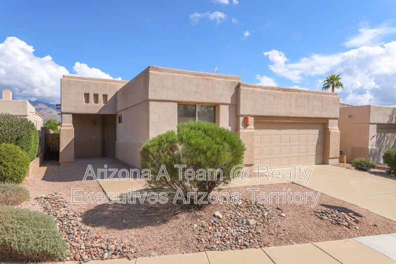 7427 E Placita Rio Cabo in Tucson, AZ - Building Photo