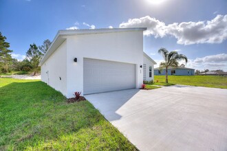 53 Redwood Ct in Poinciana, FL - Building Photo - Building Photo