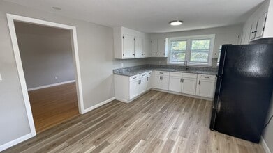 18 Norman St in Manchester, CT - Foto de edificio - Building Photo