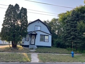 219 Jackson St in Waterloo, IA - Building Photo