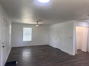 112 Palamino Ct in Paige, TX - Building Photo - Building Photo
