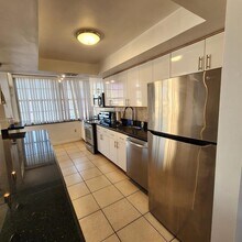 18031 Biscayne Blvd, Unit 601 in Aventura, FL - Building Photo - Building Photo