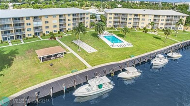 330 N Federal Hwy in Deerfield Beach, FL - Foto de edificio - Building Photo