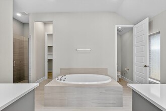 7435 Denali Dr in Katy, TX - Foto de edificio - Building Photo