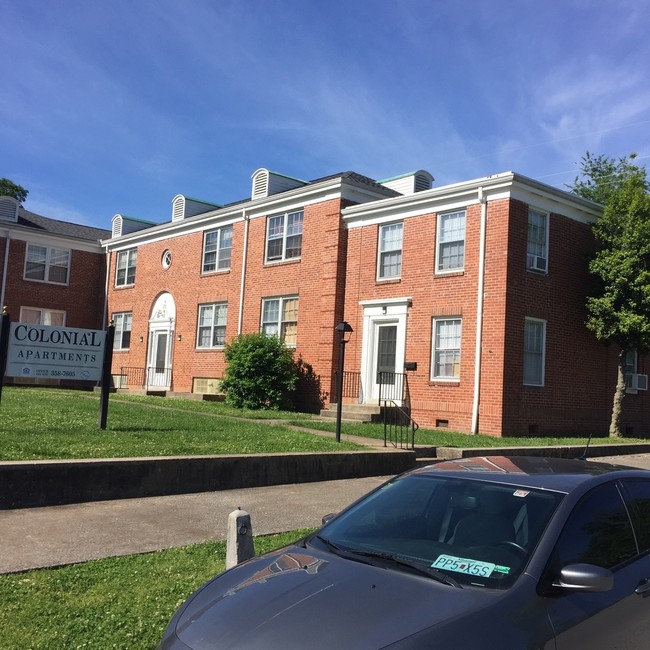 Colonial Apartments in Carthage, MO - Foto de edificio - Building Photo