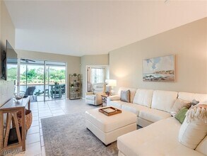 8986 Greenwich Hills Way in Ft. Myers, FL - Building Photo - Building Photo