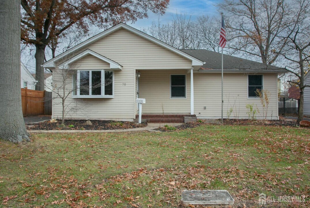 78 Hazelwood Ave in Metuchen, NJ - Building Photo