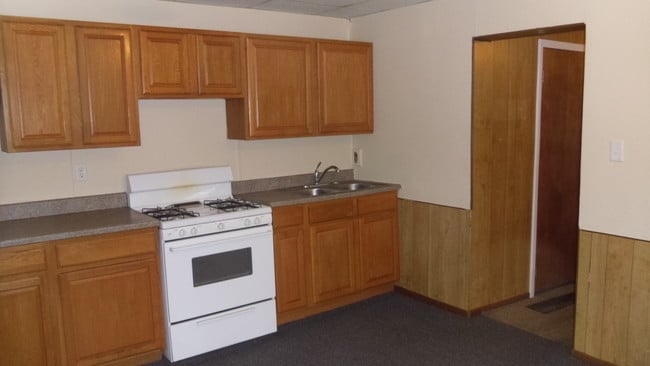 property at 1209 Oak St