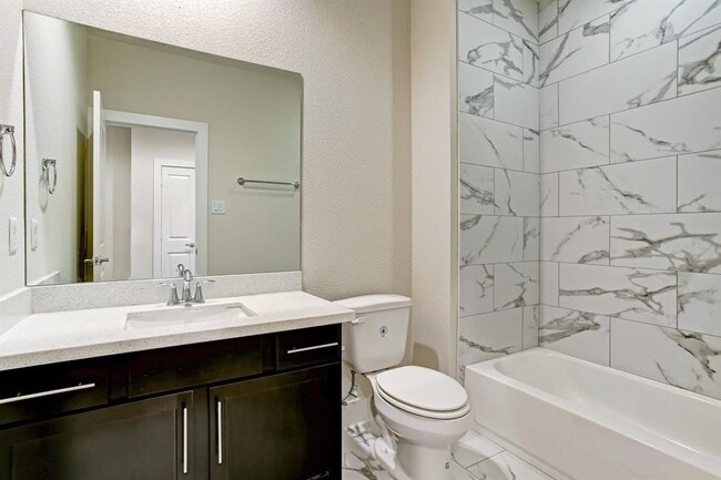 property at 3905 Tulane Oak Dr