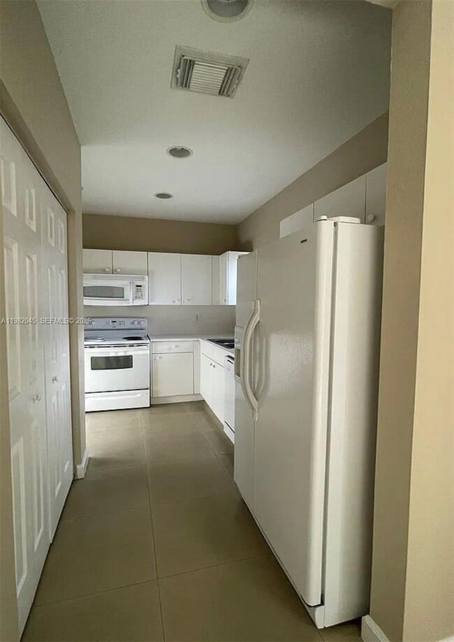 390 NE 35th Ave in Homestead, FL - Building Photo - Building Photo