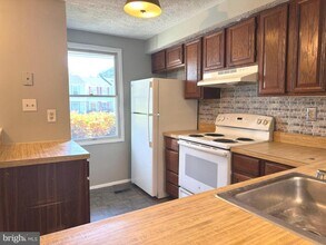 95 Stillwood Cir in White Marsh, MD - Foto de edificio - Building Photo