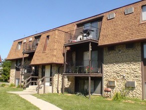 Pioneer Road Apartments in Crest Hill, IL - Building Photo - Building Photo