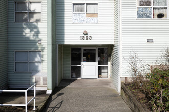 1823 Pender St E in Vancouver, BC - Building Photo - Building Photo