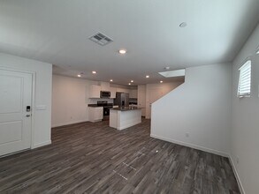 925 Violet Heron St in Henderson, NV - Building Photo - Building Photo