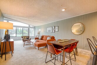 13954 NE 60th Way in Redmond, WA - Building Photo - Building Photo