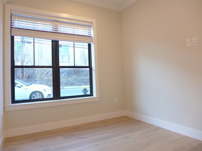 16 Adamson St, Unit 1 in Boston, MA - Building Photo - Building Photo