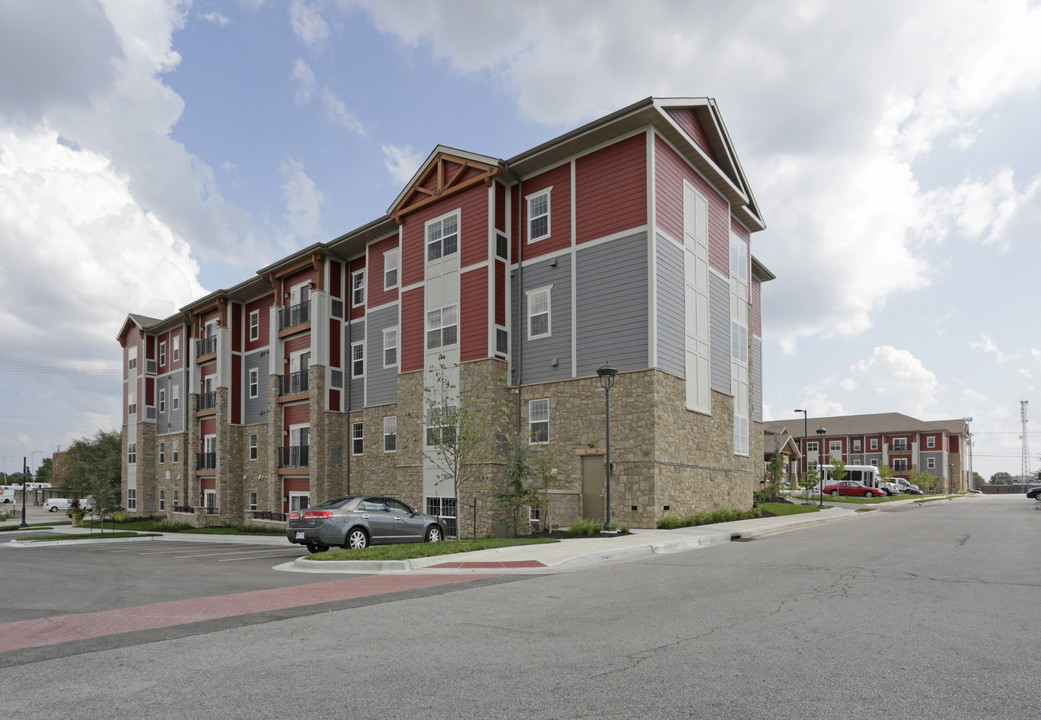 The Welstone at Mission Crossing in Mission, KS - Foto de edificio