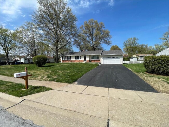 433 Essen Ln in Ballwin, MO - Building Photo - Building Photo