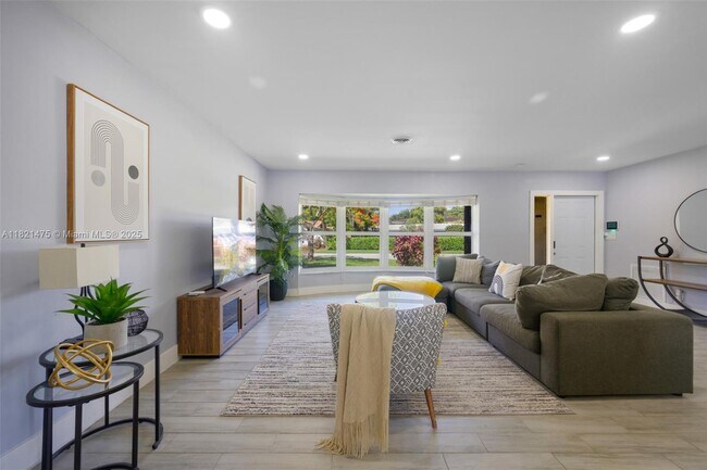 5240 NE 14th Terrace in Fort Lauderdale, FL - Building Photo - Building Photo
