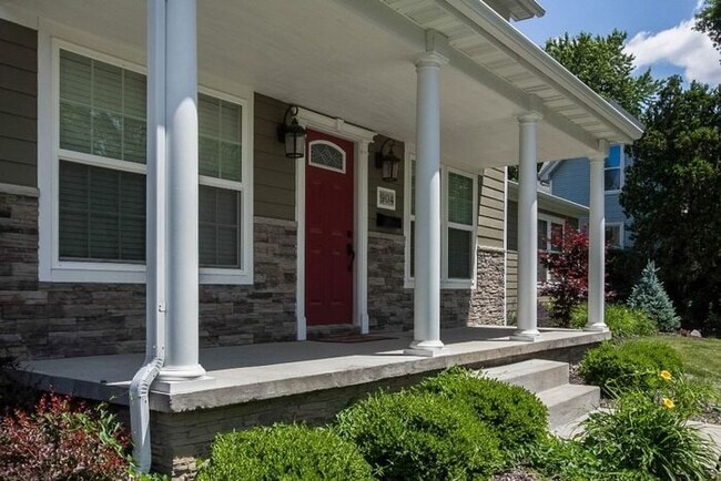 904 Fairchild St in Iowa City, IA - Building Photo - Building Photo
