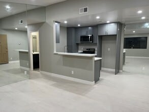 31200 Landau Blvd in Cathedral City, CA - Foto de edificio - Building Photo