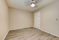 1704 Tudor Dr photo'