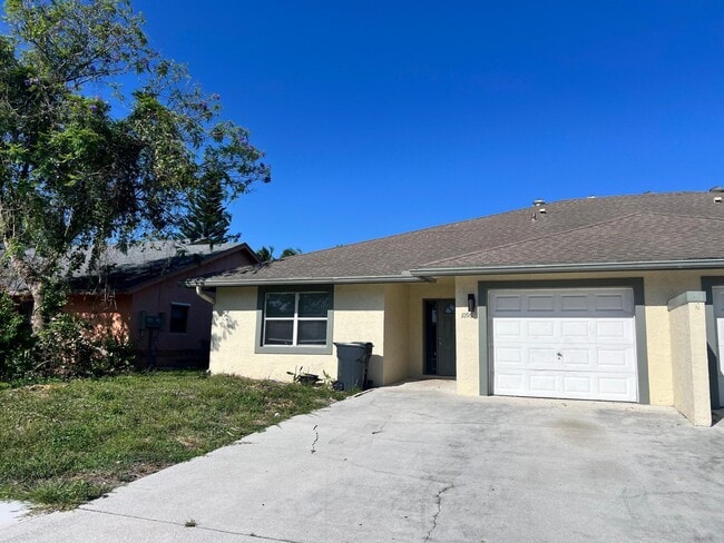 1096 Staghorn St