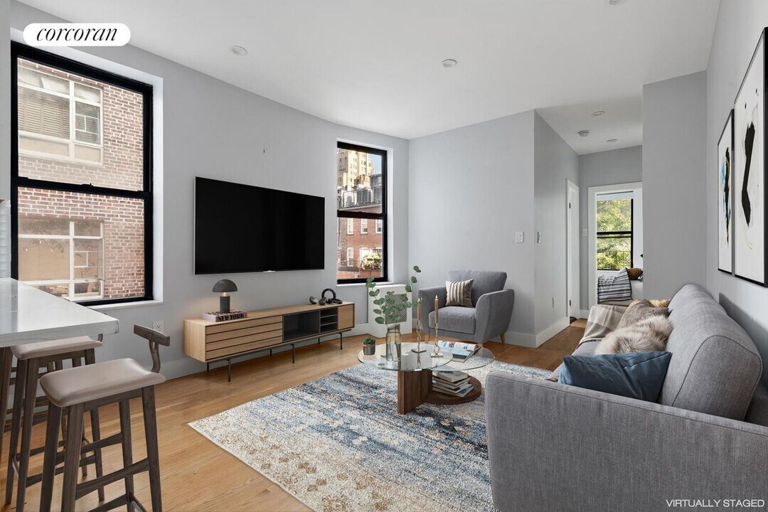 11 1/2 W 84th St in New York, NY - Building Photo