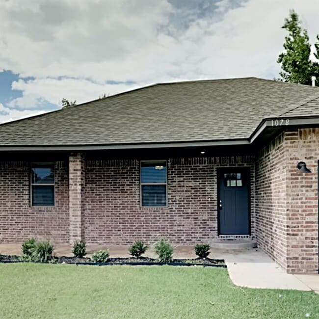 1078 Mulbury Mansion in Yukon, OK - Building Photo - Building Photo