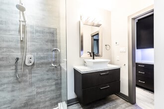3236 Yonge St in Toronto, ON - Building Photo - Building Photo