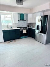 56 Hollywood Dr in Whitesboro, NY - Building Photo - Building Photo