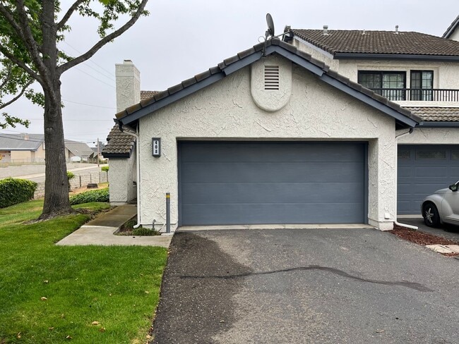 408 N Center Ct in Santa Maria, CA - Building Photo - Building Photo