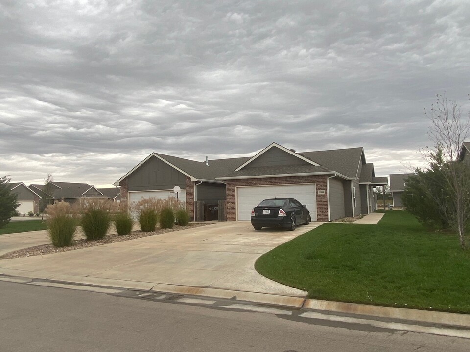 5548 N Edwards Cir in Wichita, KS - Building Photo