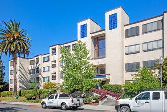 410 Sheridan Ave in Palo Alto, CA - Foto de edificio - Building Photo