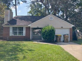 124 Bald Eagle Dr in Richmond Hill, GA - Building Photo