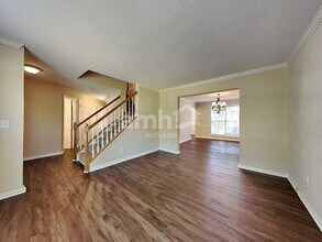 6613 Ivy Stone Dr in Jamestown, NC - Foto de edificio - Building Photo