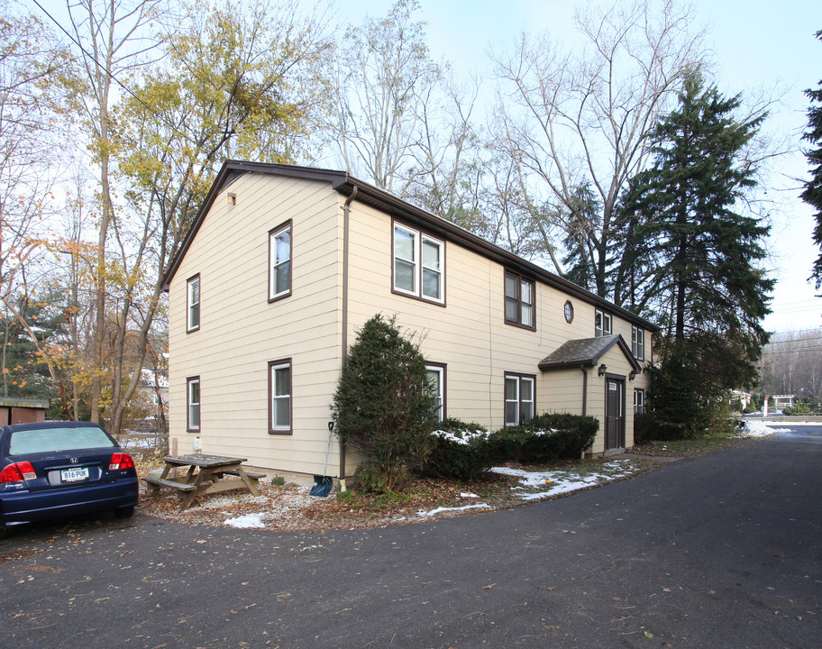 312-314 Albany Tpke in Canton, CT - Building Photo