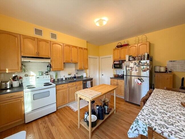 283 Summer St, Unit #1 in Somerville, MA - Foto de edificio - Building Photo